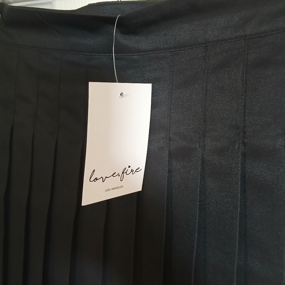 New with tag. Love Fire Classic Black Polyester Pleated Cheer Skirt size XL. - Picture 4 of 6